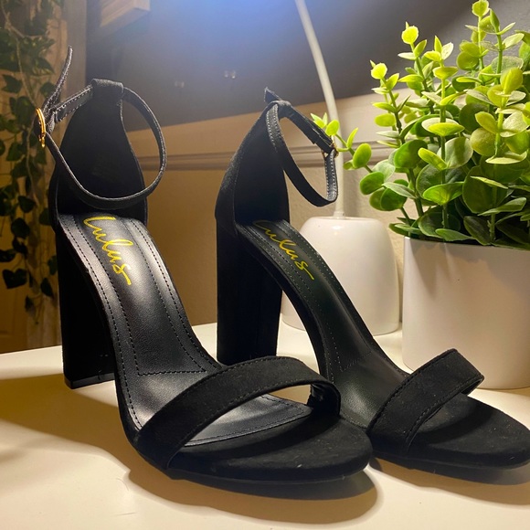 Black Heels - Picture 1 of 3